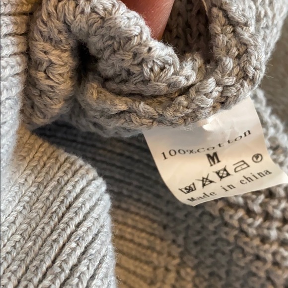 Woman’s sweater - Picture 3 of 3